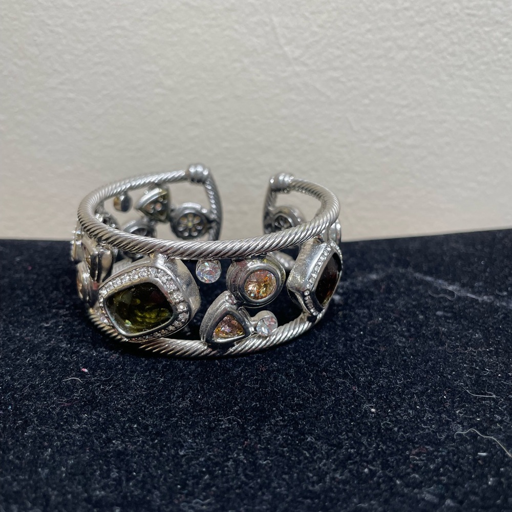 Larger cuff bracelet - Picture 4 of 8